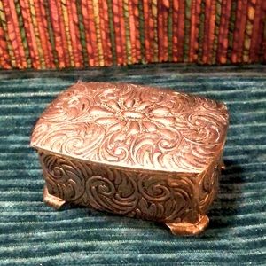 VINTAGE SILVER PLATED TINY BOX